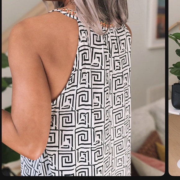 Shop impressions, sleeveless tunic, top with embroidered flowers. Size small. - Picture 4 of 7